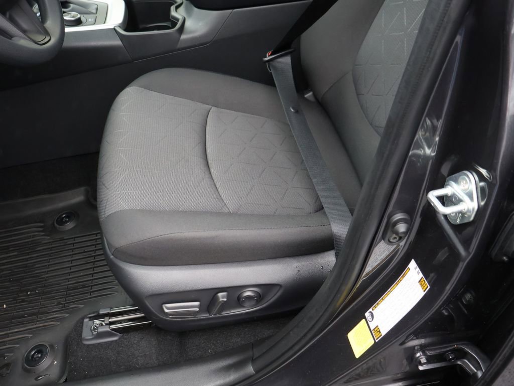 Used 2025 Toyota RAV4 XLE image 42