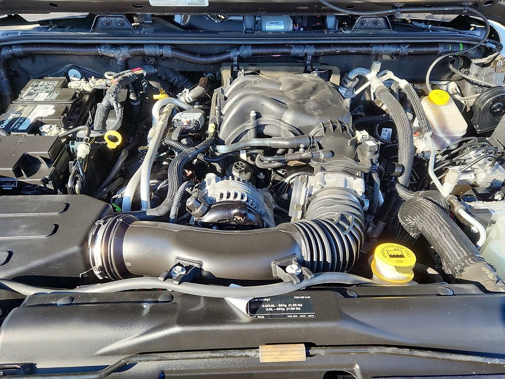 Used 2018 Jeep Wrangler Unlimited Sport w/ Connectivity Group image 15