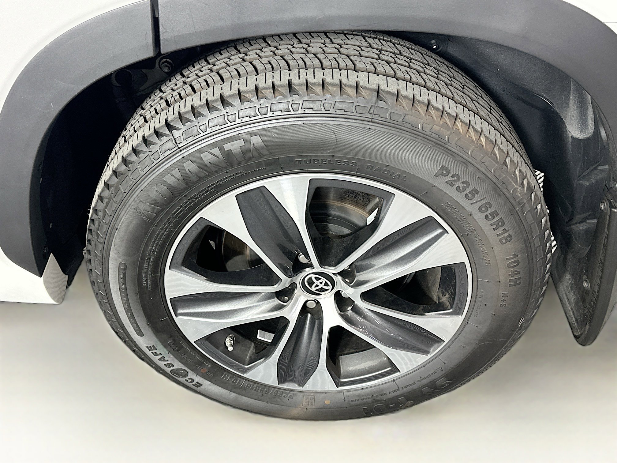 Used 2024 Toyota Highlander XLE image 11