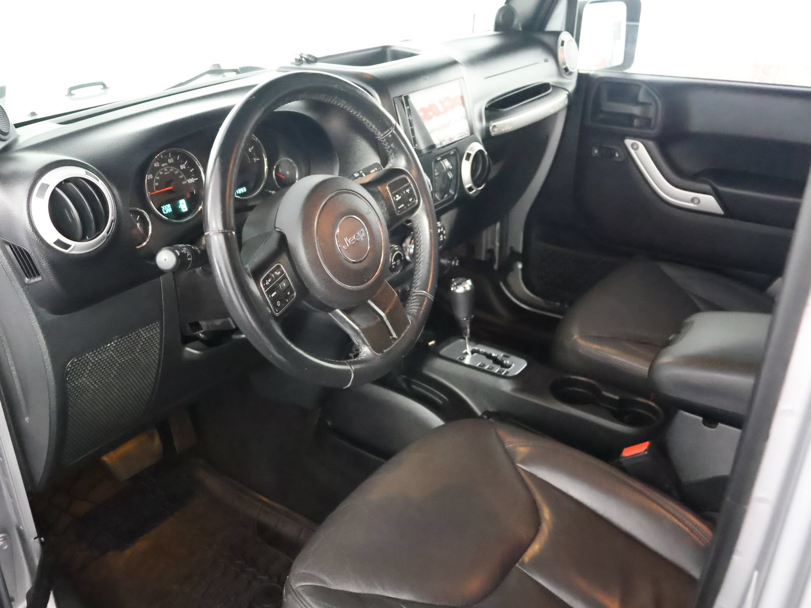 Used 2014 Jeep Wrangler Unlimited Sahara w/ Max Tow Package AWD/4WD image 24
