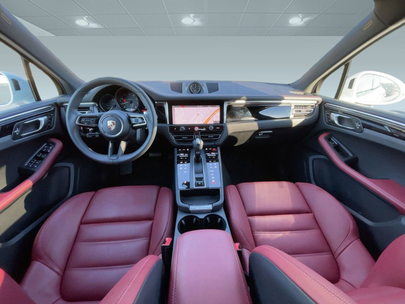 Used 2025 Porsche Macan image 16