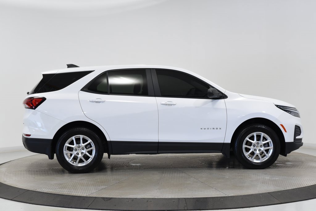 Used 2024 Chevrolet Equinox LS w/ LS Convenience Package image 11
