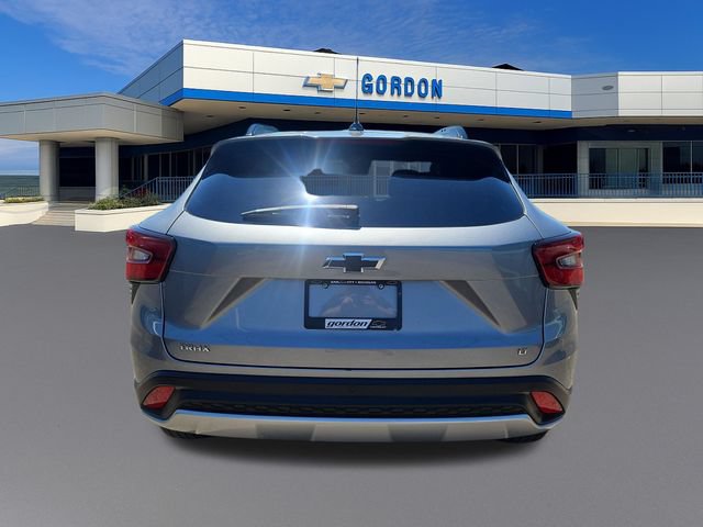 Used 2024 Chevrolet Trax LT w/ Driver Confidence Package FWD image 4