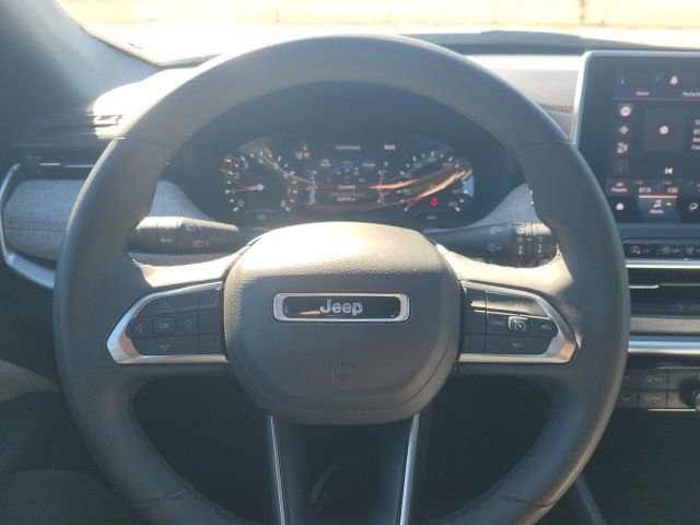 Used 2024 Jeep Compass Latitude image 12