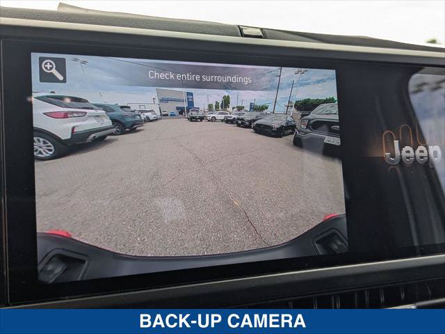 Used 2025 Jeep Gladiator Mojave w/ Convenience Group AWD/4WD image 18