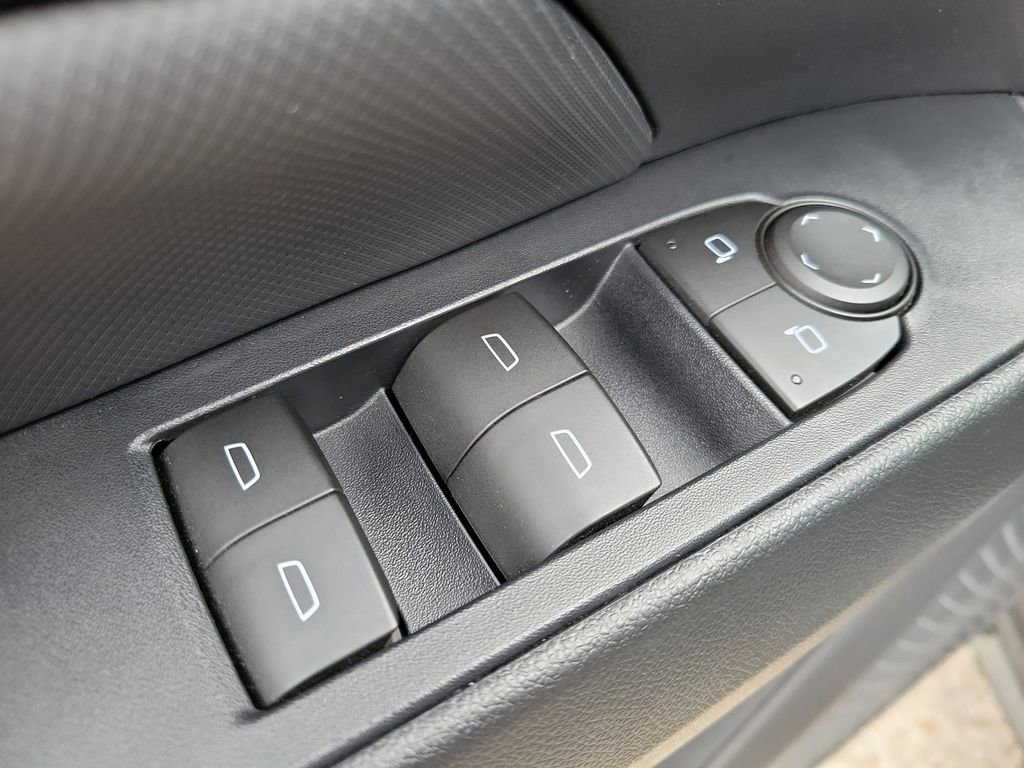 Used 2026 Chevrolet Equinox EV LT FWD image 15