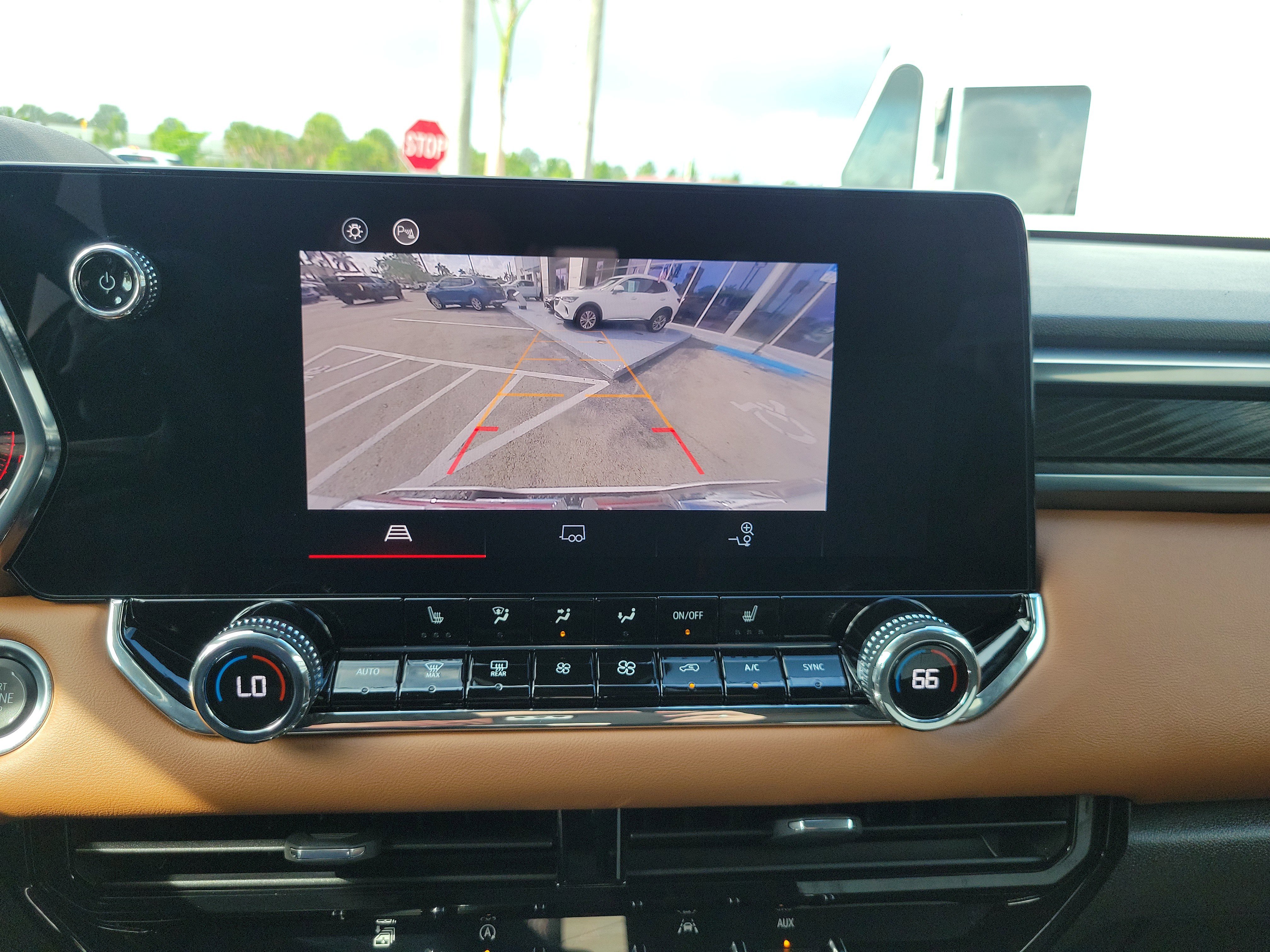 Used 2025 GMC Canyon AT4 image 11