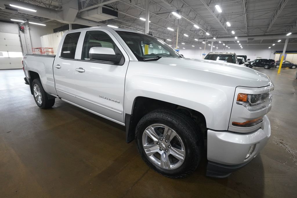 Used 2017 Chevrolet Silverado 1500 LT w/ All Star Edition AWD/4WD image 34