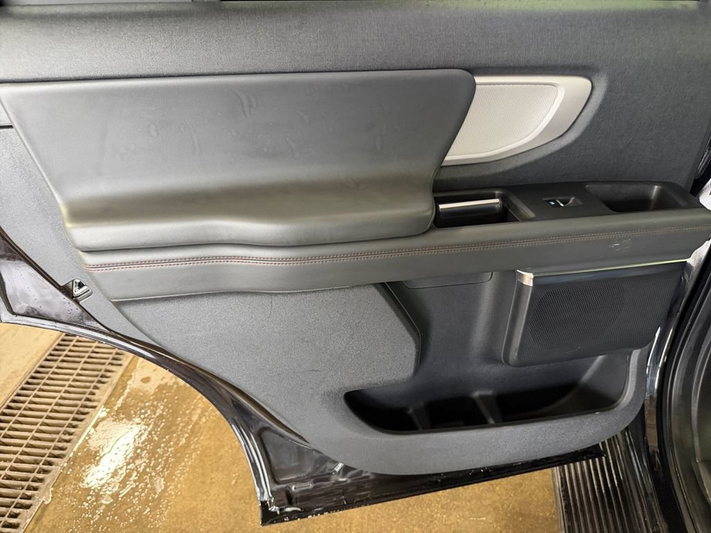 Used 2025 Ford Expedition Active AWD/4WD image 27