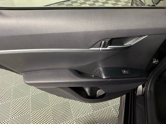 Used 2020 Toyota Camry SE w/ Convenience Package FWD image 29