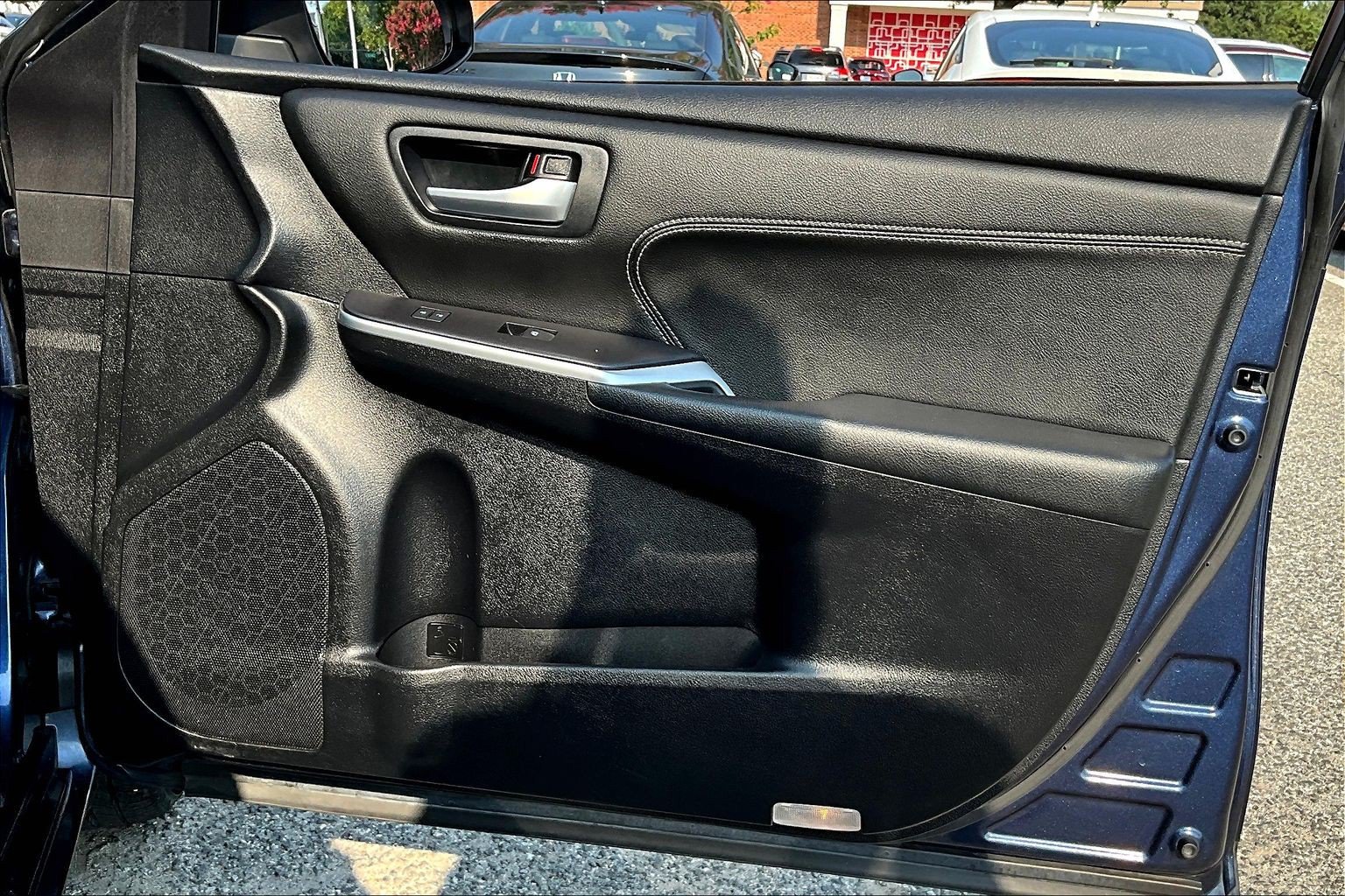 Used 2015 Toyota Camry XLE w/ Moonroof Package FWD image 19