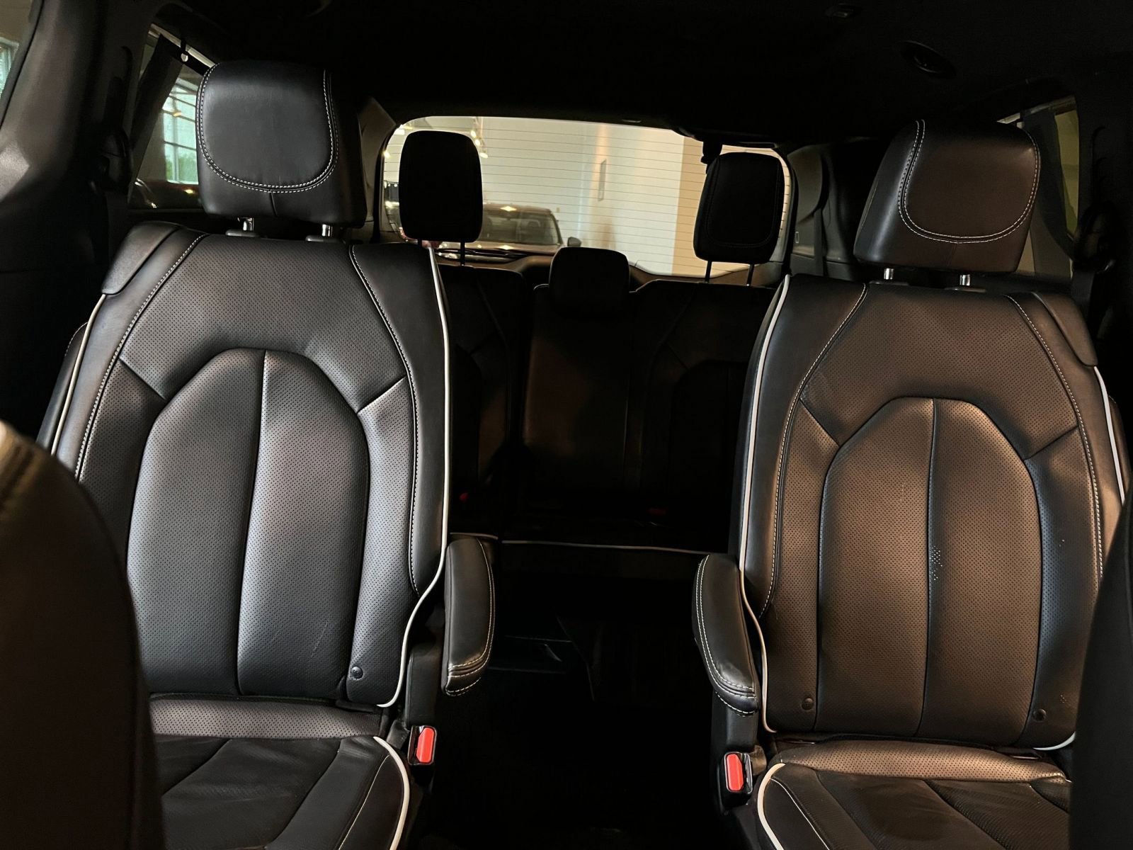 Used 2025 Chrysler Pacifica Limited FWD image 42