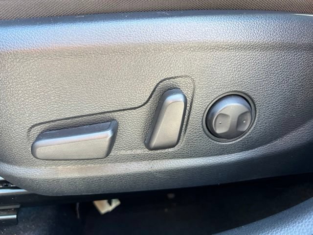 Certified 2025 Kia Seltos EX w/ EX Sunroof Package FWD image 32