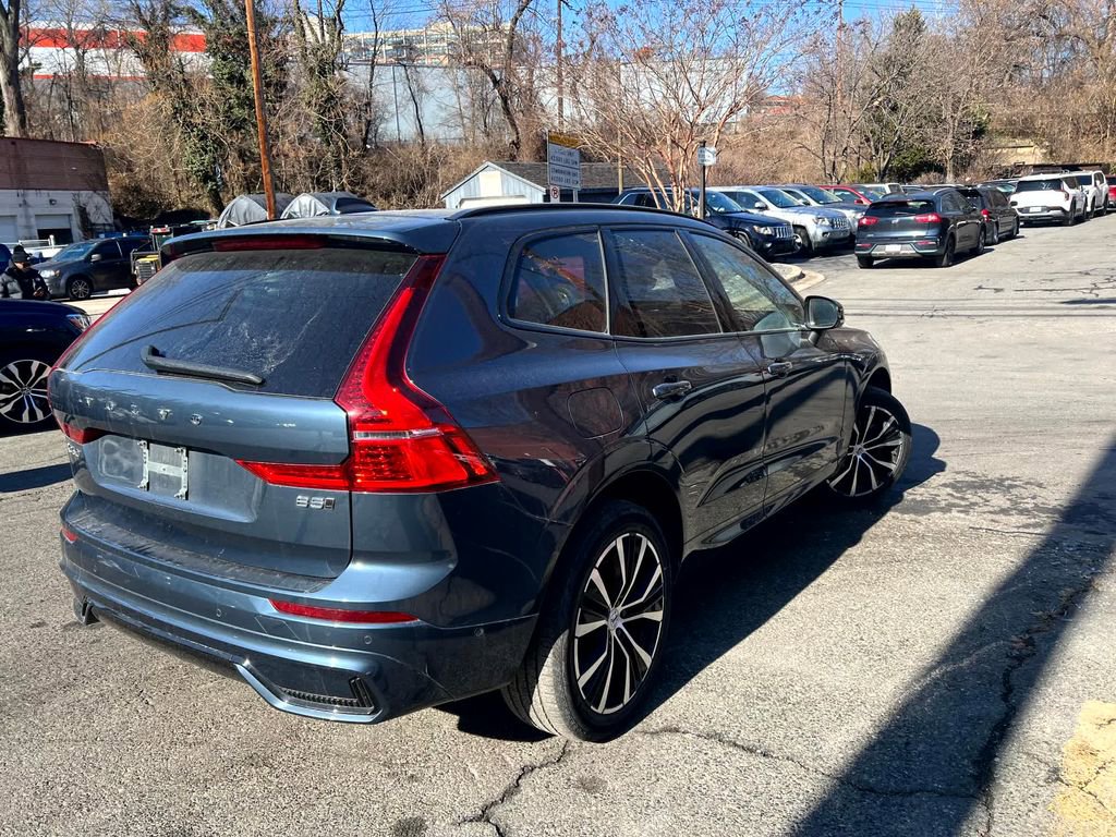 Used 2025 Volvo XC60 B5 Plus image 5