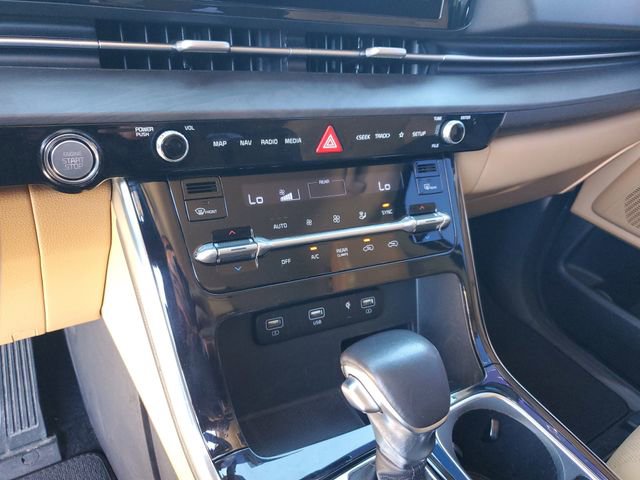 Used 2022 Kia Carnival EX image 24