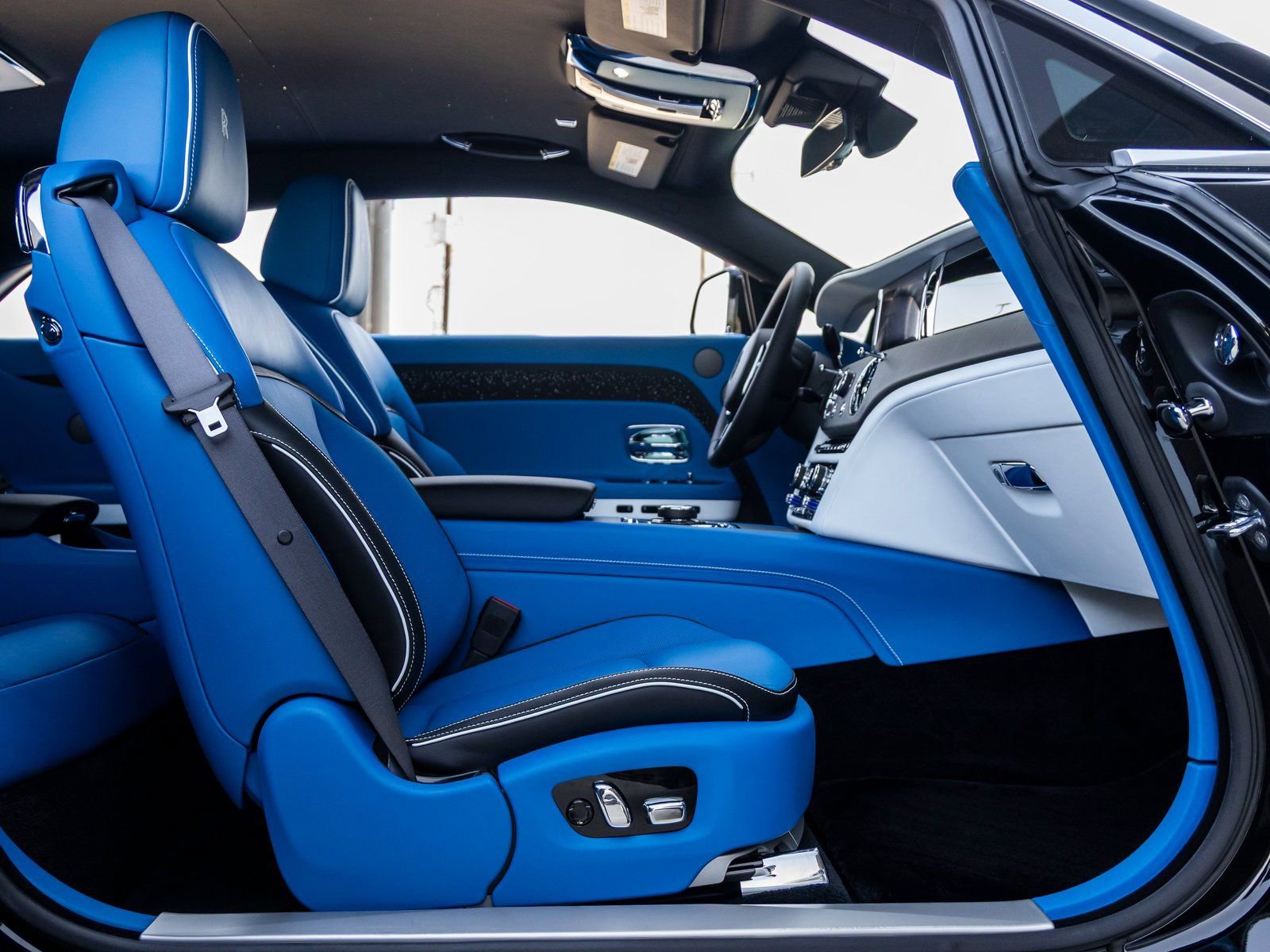 New 2025 Rolls-Royce Spectre image 45