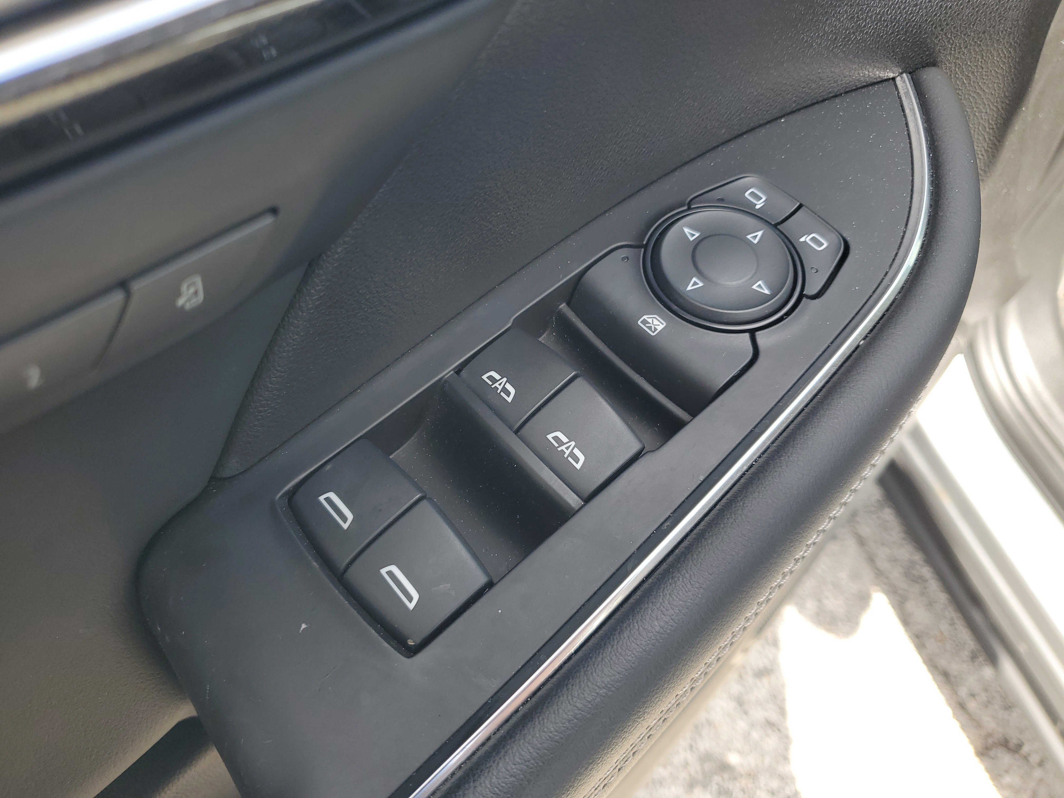 Used 2023 Buick Envision Essence image 11