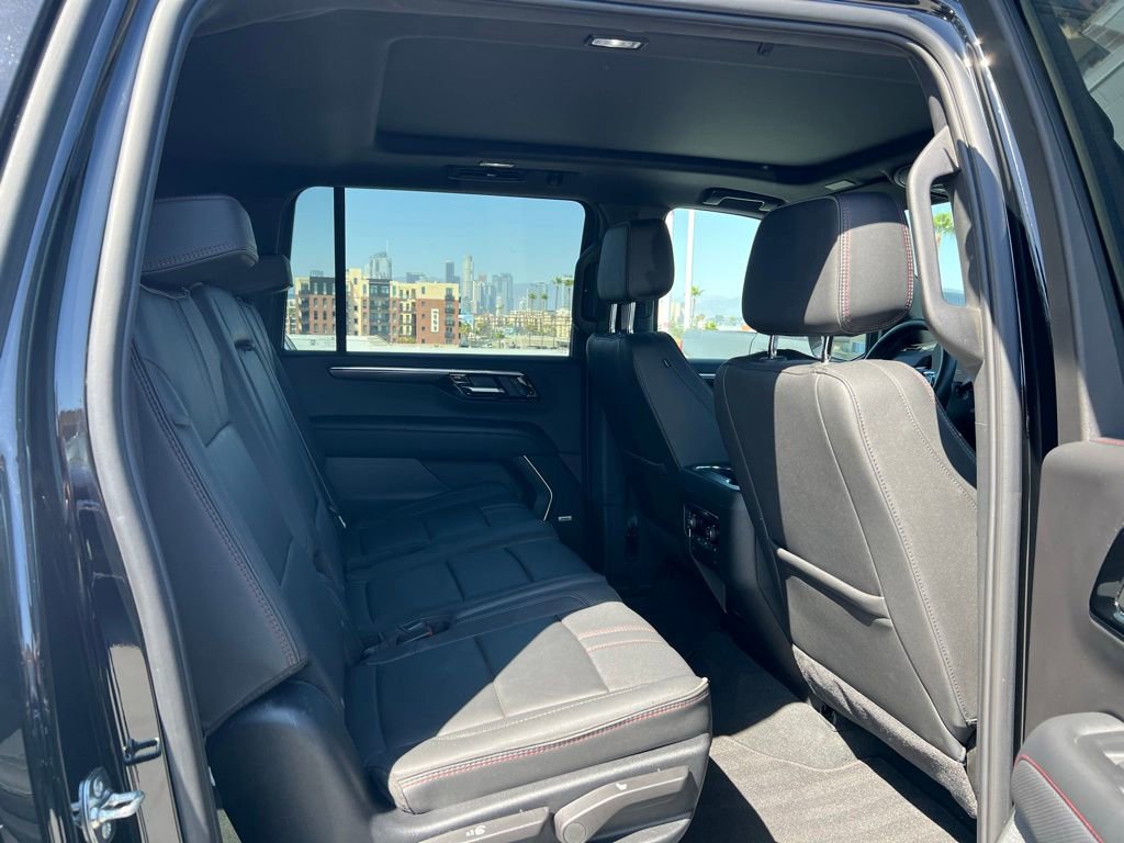 Used 2025 Chevrolet Suburban RST w/ Comfort Package AWD/4WD image 14