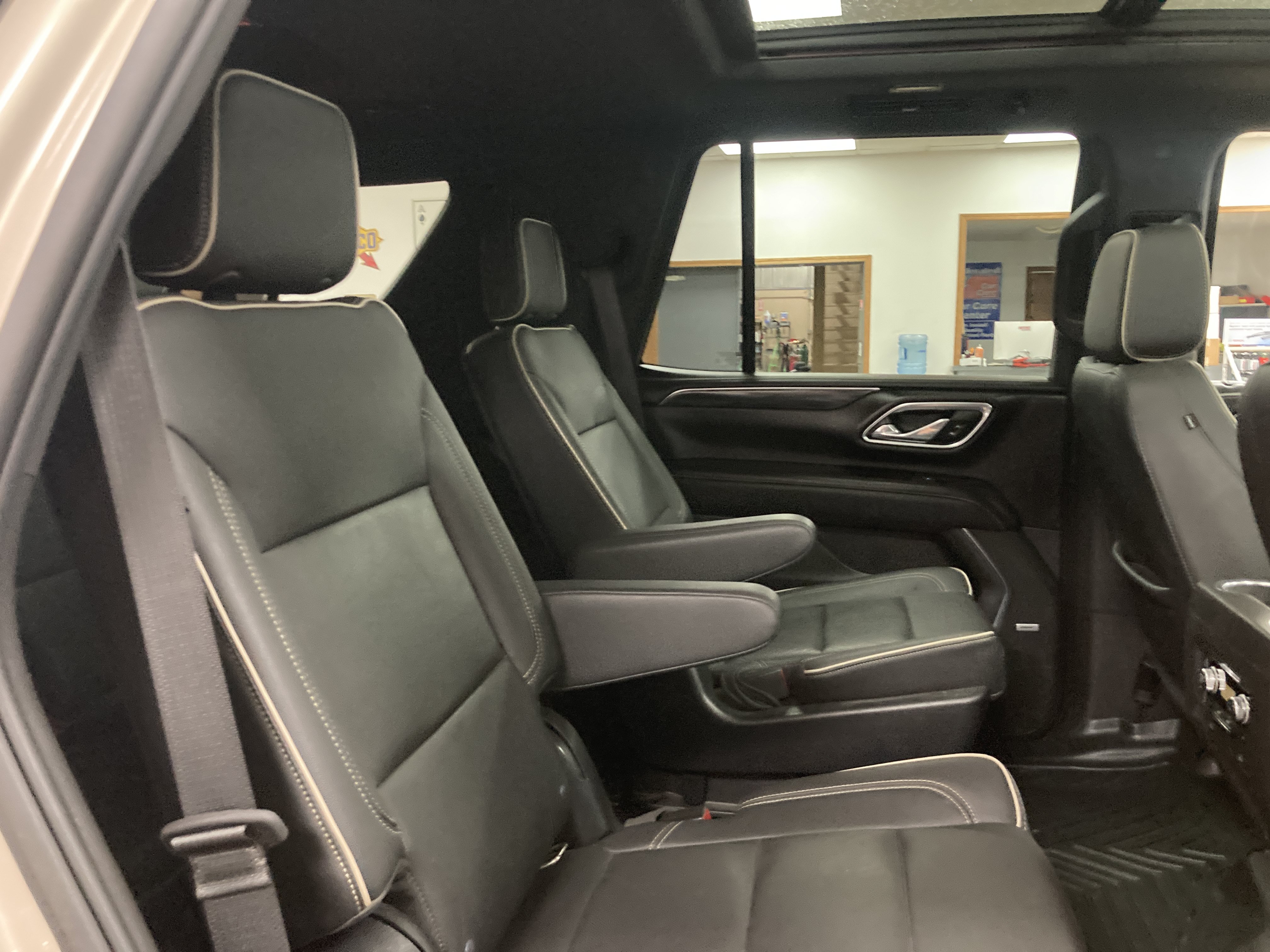 Used 2021 GMC Yukon SLT w/ SLT Premium Package AWD/4WD image 21