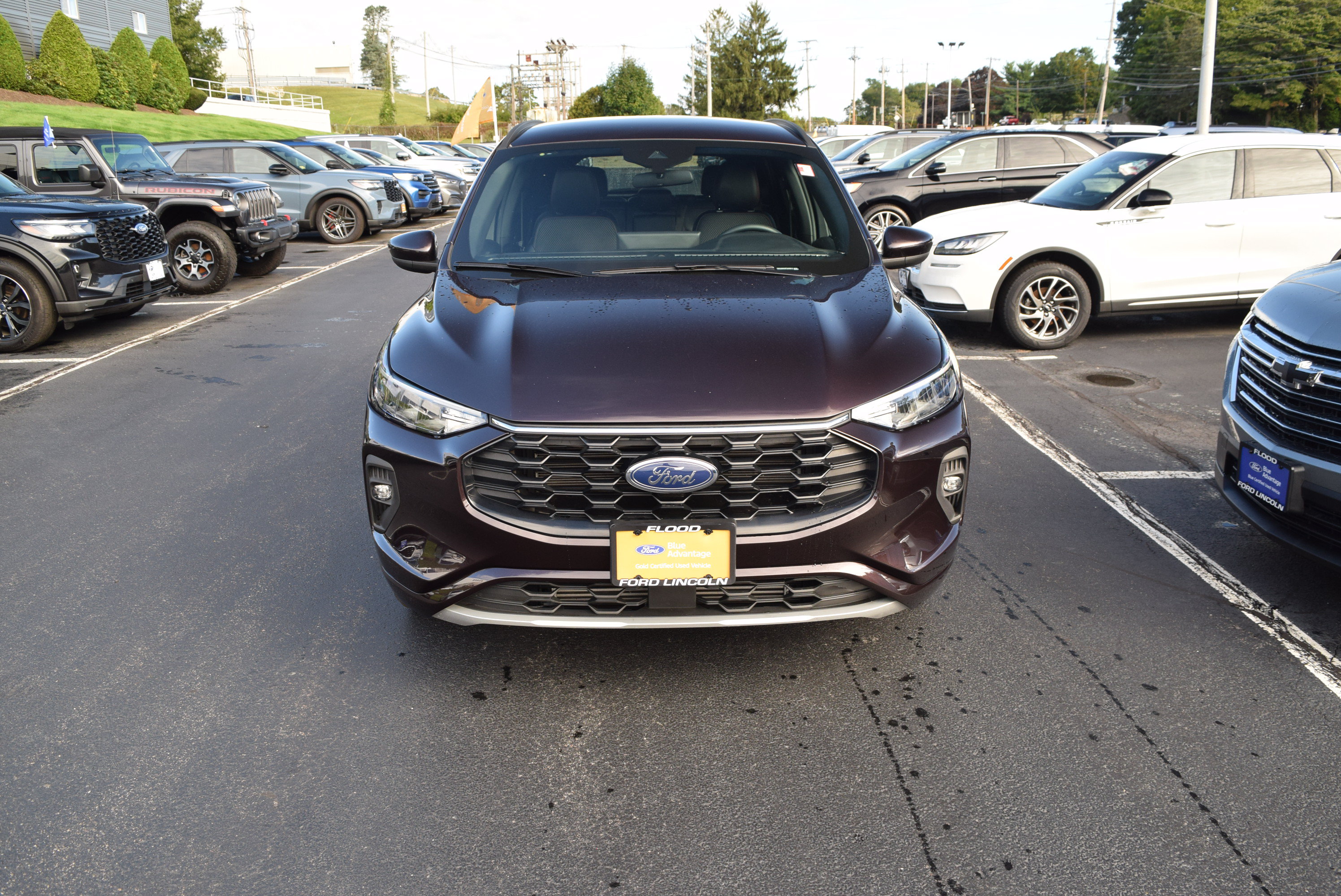 Used 2023 Ford Escape ST-Line Select w/ Tech Pack #1 AWD/4WD image 2