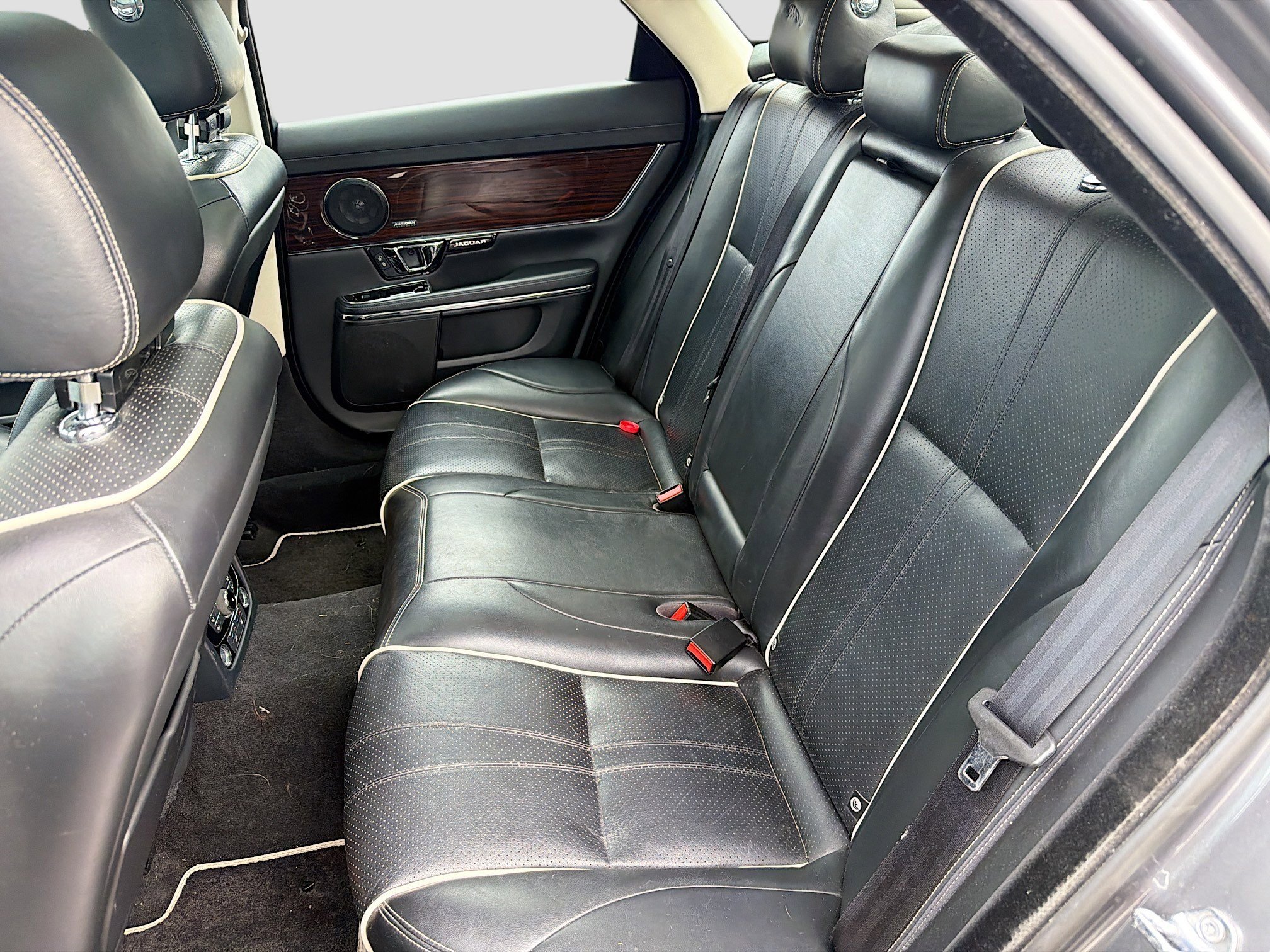 Used 2019 Jaguar XJ R-Sport image 14