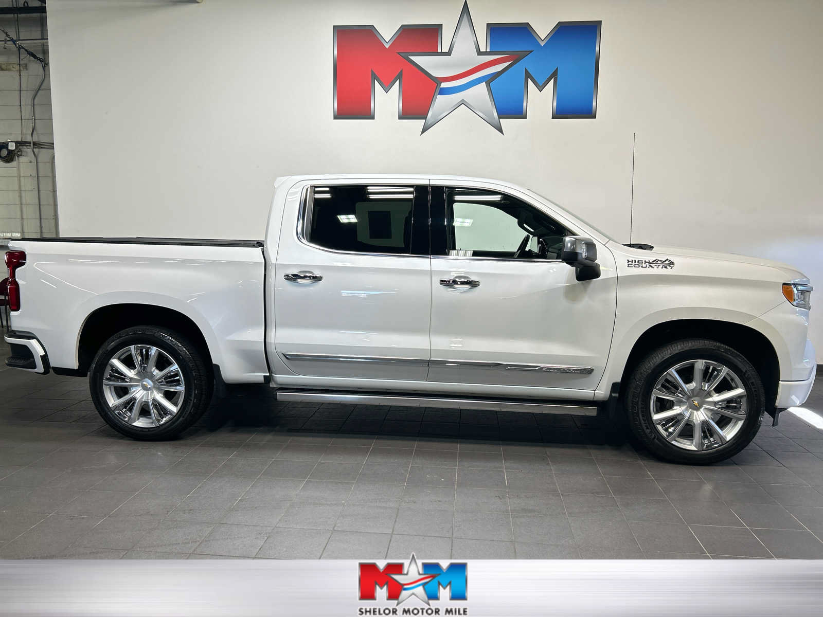 Used 2023 Chevrolet Silverado 1500 High Country AWD/4WD image 1