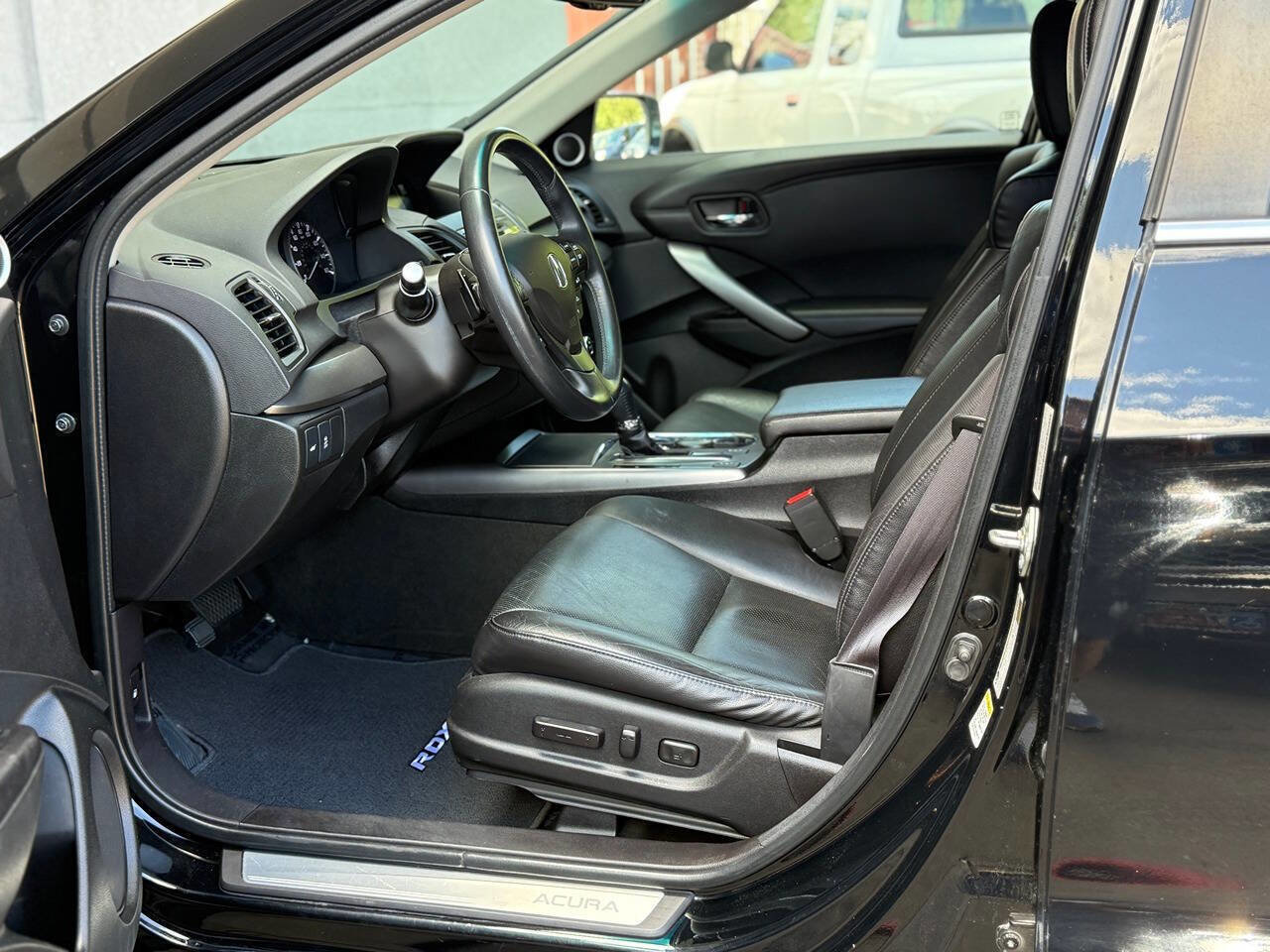 Used 2015 Acura RDX AWD w/ Technology Package image 2