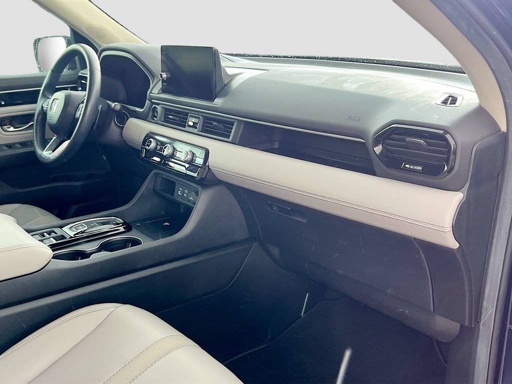 Used 2025 Honda Pilot EX-L image 32