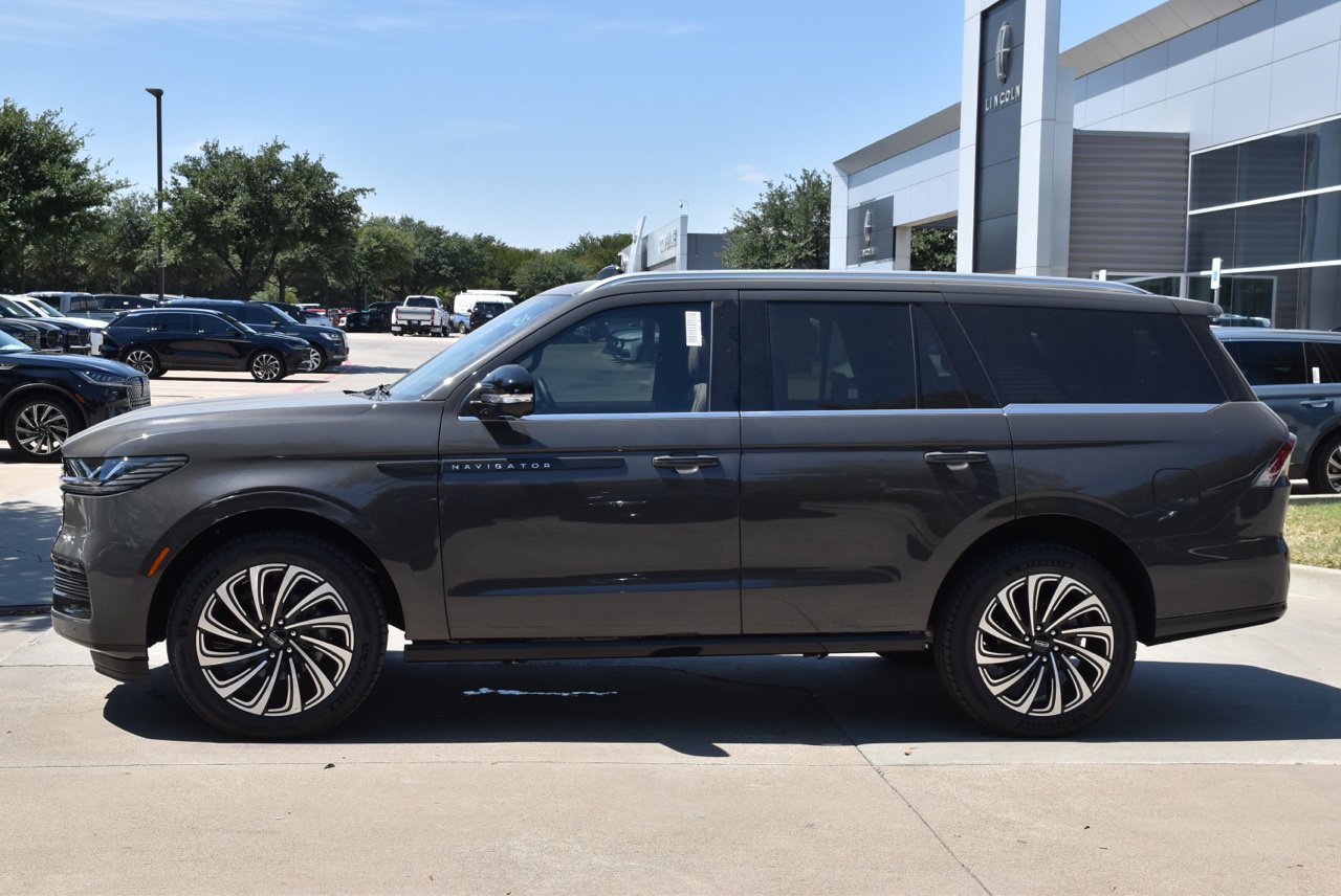 New 2027 Lincoln Navigator Black Label AWD/4WD image 11
