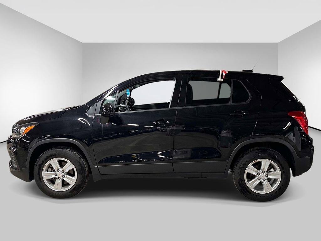 Used 2022 Chevrolet Trax LS w/ Tint and Cruise Package AWD/4WD image 2