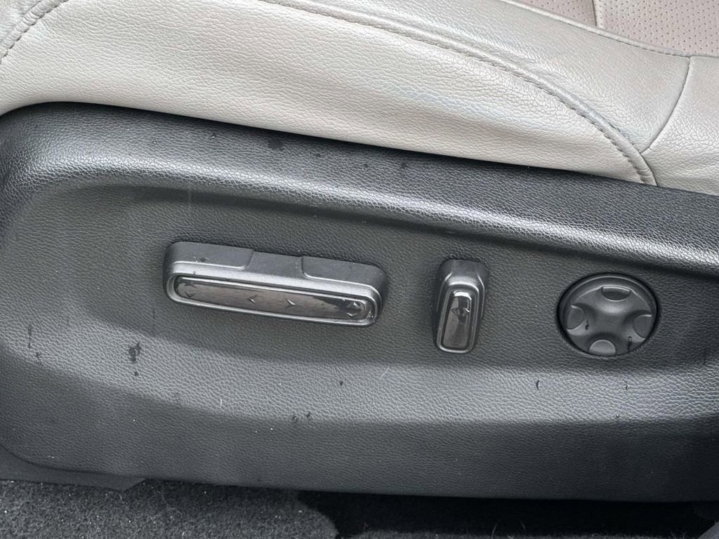 Used 2018 Honda CR-V Touring image 17