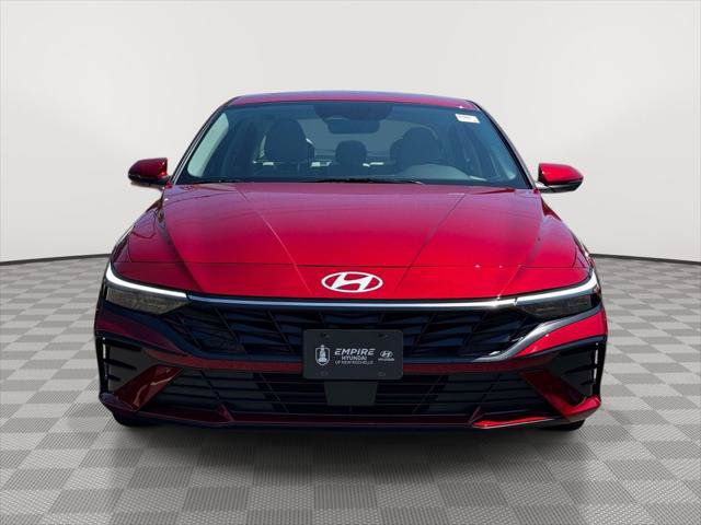 Used 2025 Hyundai Elantra Limited FWD image 2