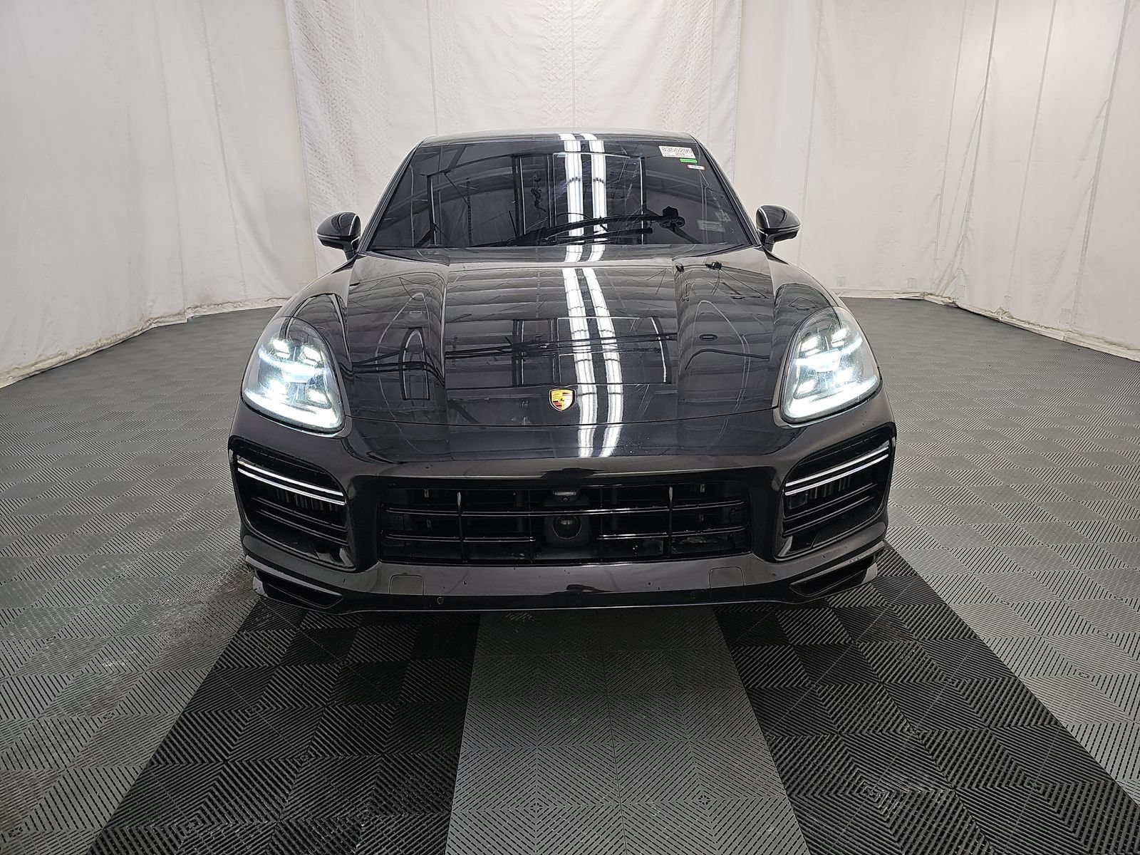 Used 2023 Porsche Cayenne Turbo AWD/4WD image 2
