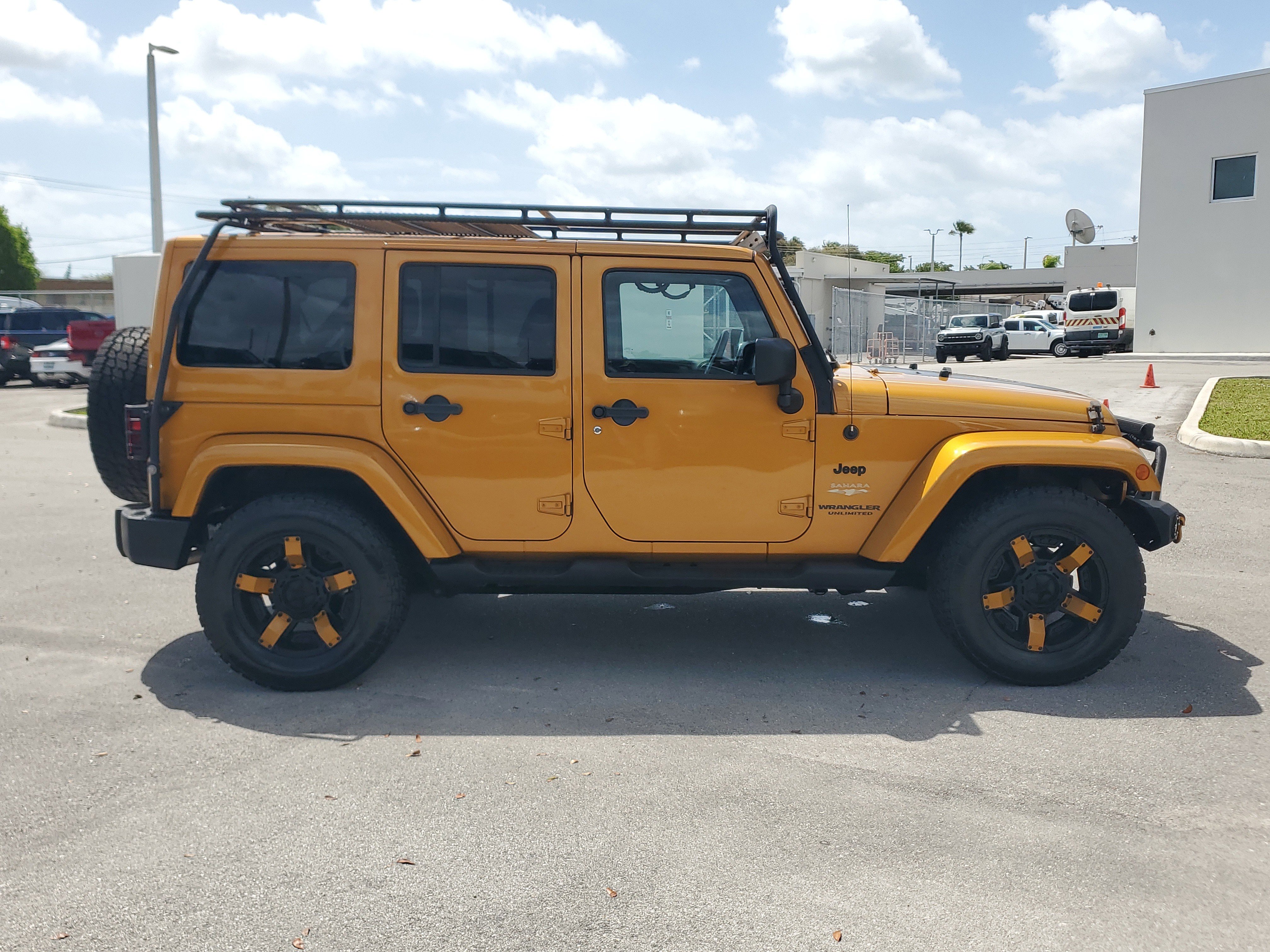 Used 2014 Jeep Wrangler Unlimited Sahara w/ Connectivity Group image 4