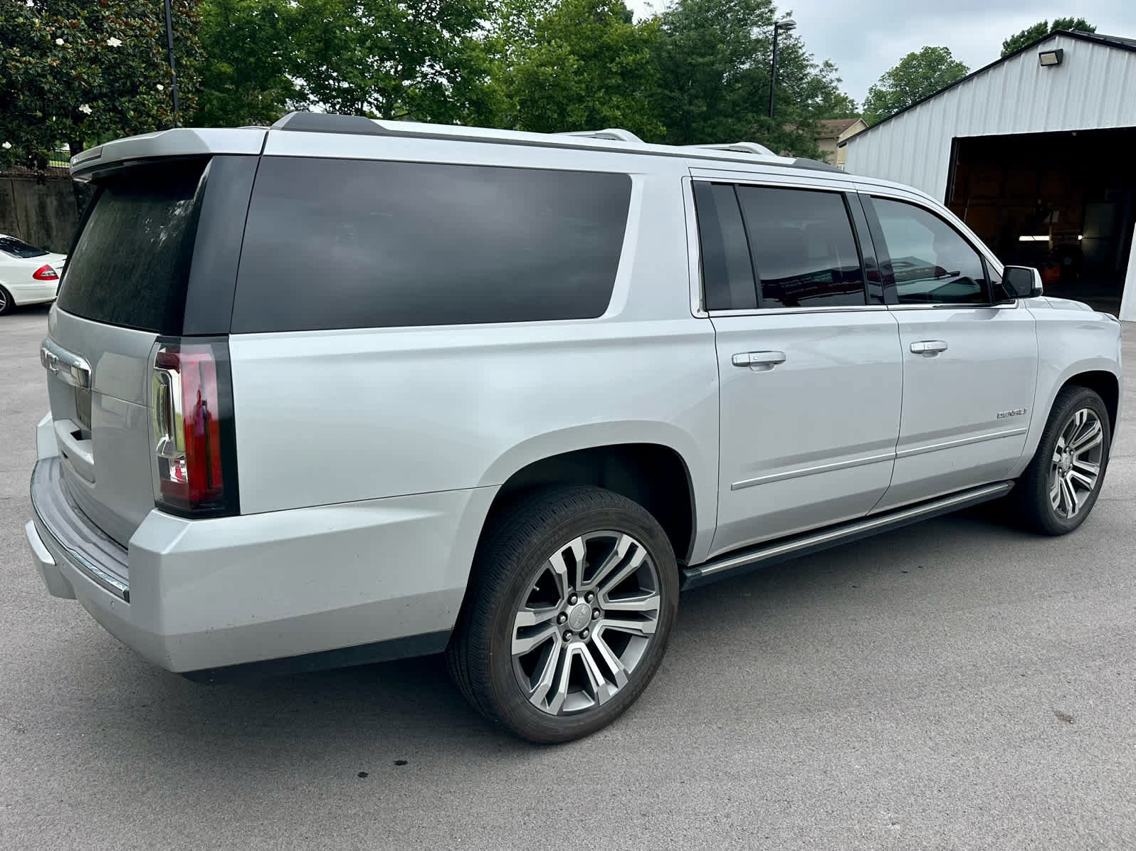 Used 2018 GMC Yukon XL Denali w/ Denali Ultimate Package AWD/4WD image 5