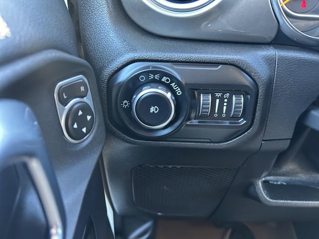 Used 2019 Jeep Wrangler Unlimited Sahara w/ Uconnect 4C Nav & Sound Group image 29
