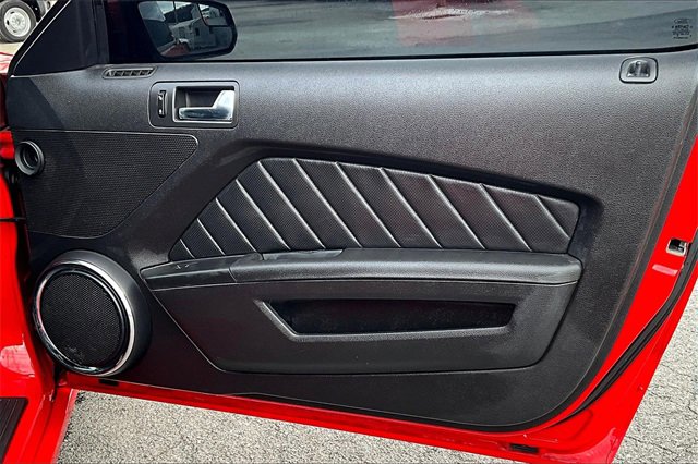 Used 2013 Ford Mustang Premium image 19