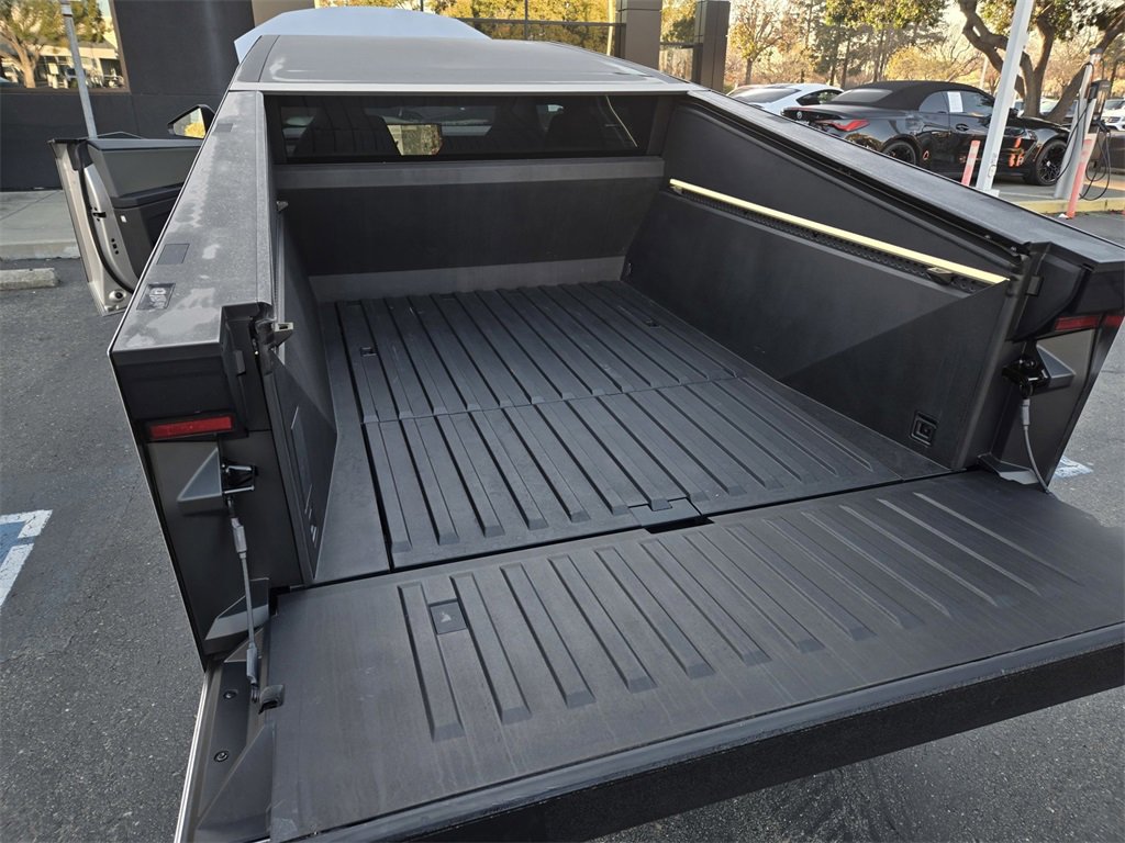 Used 2025 Tesla Cybertruck AWD Crew Cab image 34