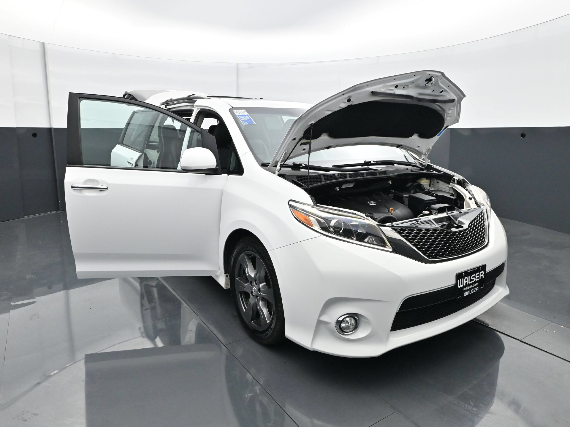 Used 2017 Toyota Sienna SE w/ SE Preferred Package FWD image 40