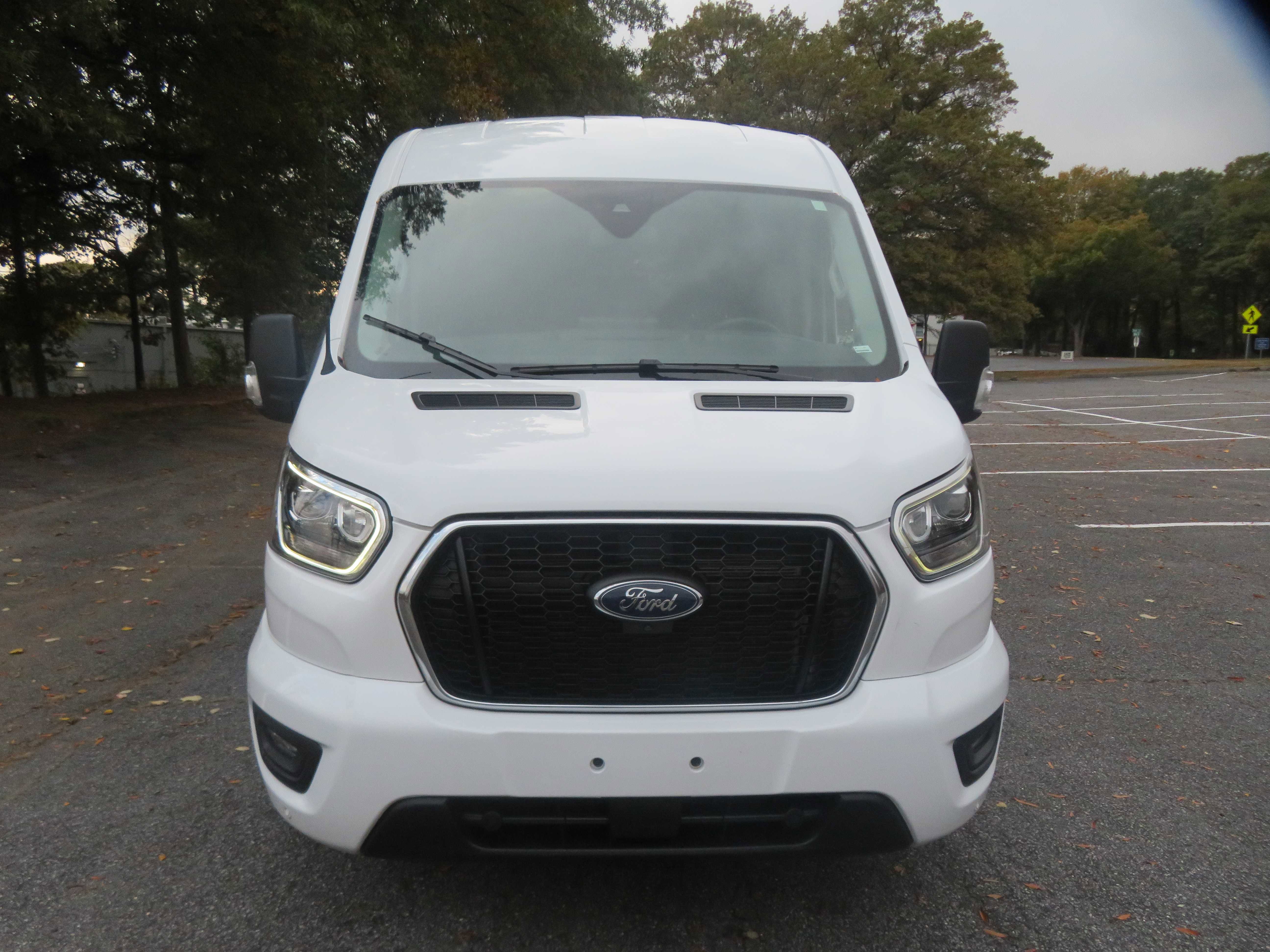 Used 2023 Ford Transit 350 XLT image 2