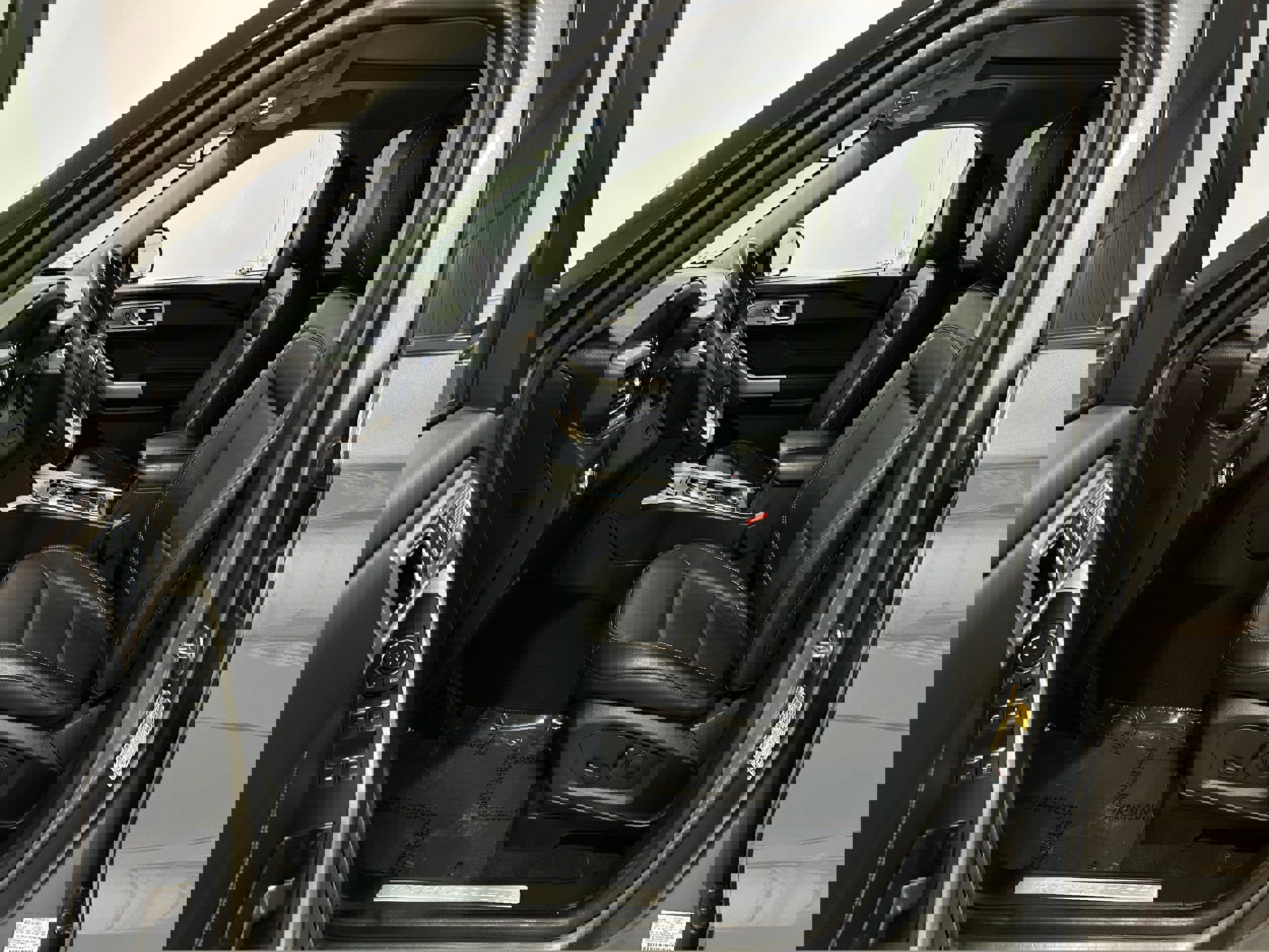 Used 2021 Ford Explorer Limited w/ Equipment Group 301A image 4