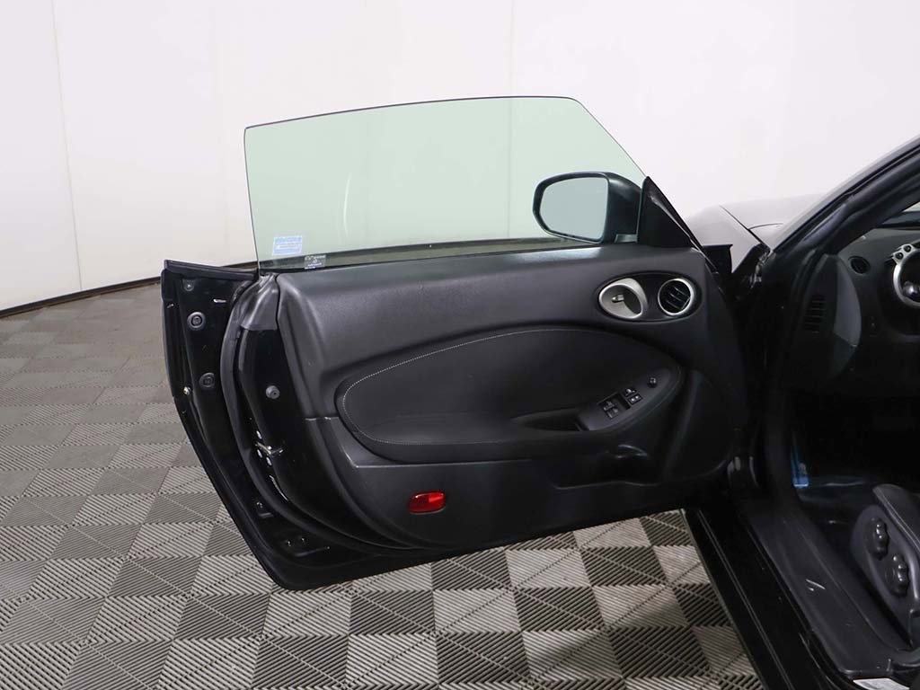 Used 2020 Nissan 370Z Coupe image 15