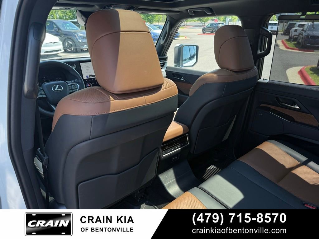 Used 2025 Lexus GX 550 w/ Accessory Package (2T) AWD/4WD image 24