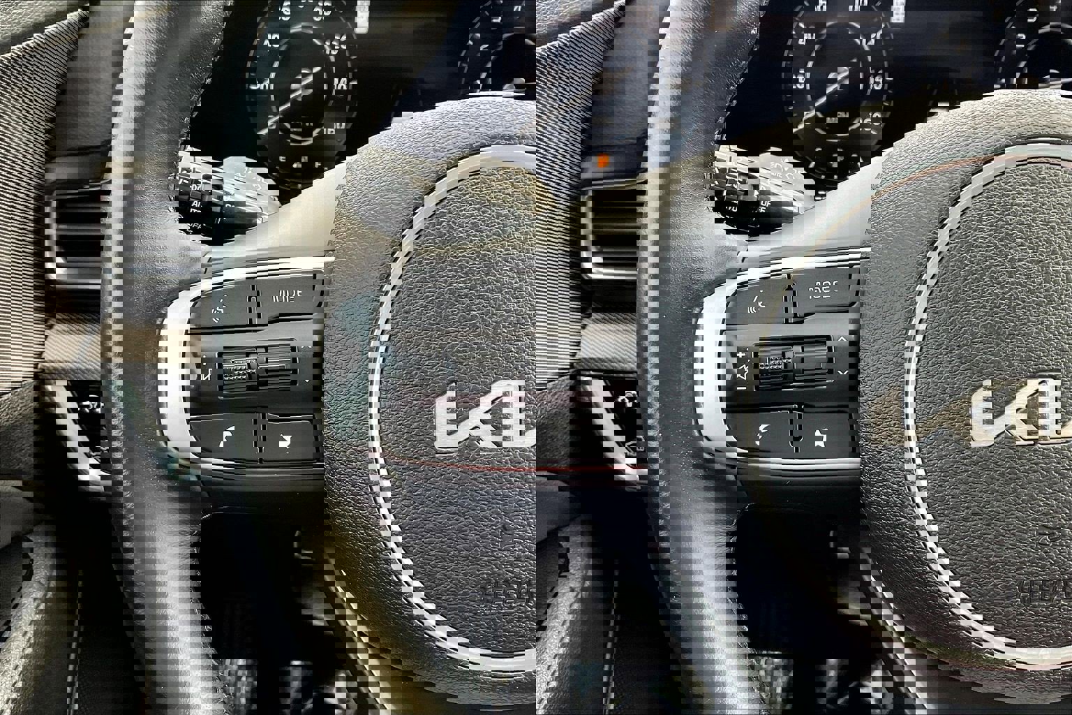 Used 2023 Kia Sportage SX image 11