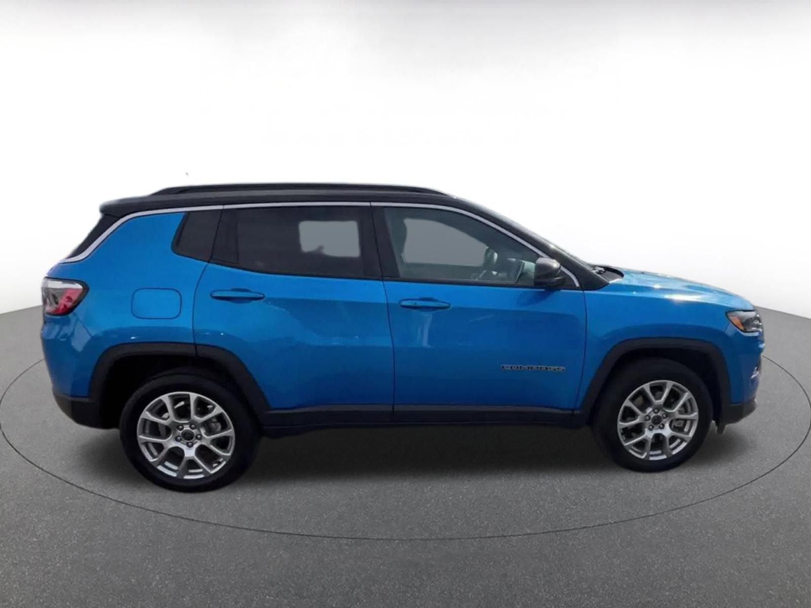Used 2025 Jeep Compass Limited AWD/4WD image 16