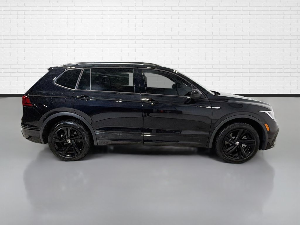 Used 2024 Volkswagen Tiguan SE R-Line AWD/4WD image 10