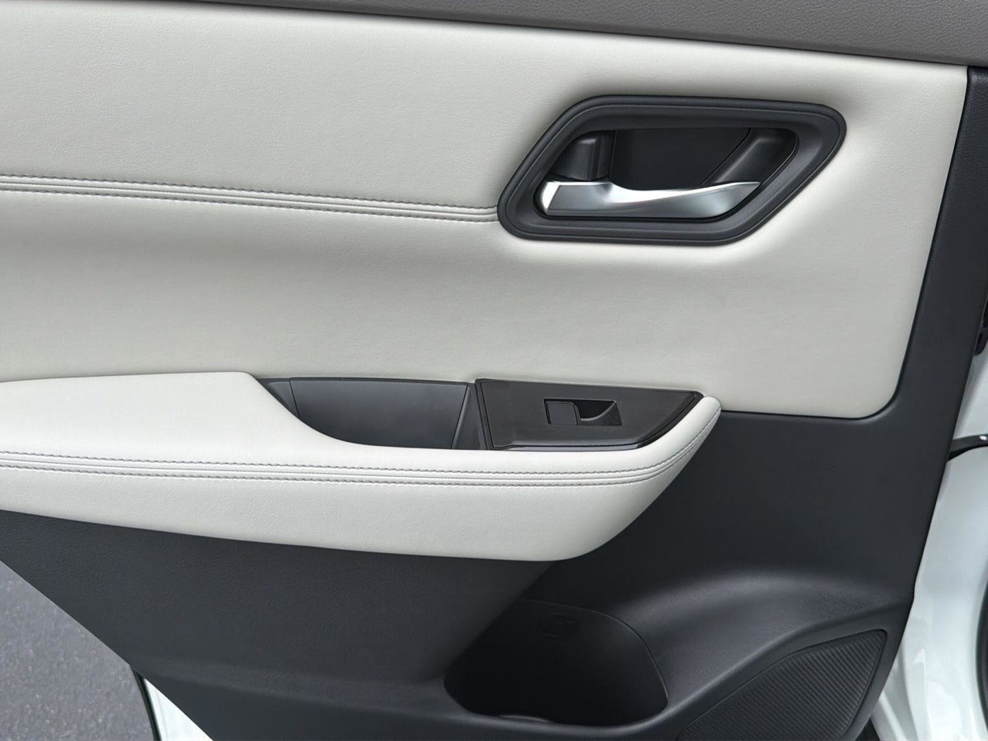 New 2026 Nissan Rogue SV AWD/4WD image 31