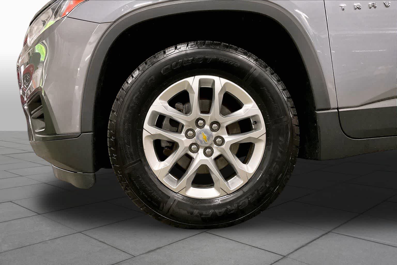 Used 2019 Chevrolet Traverse LS FWD image 11