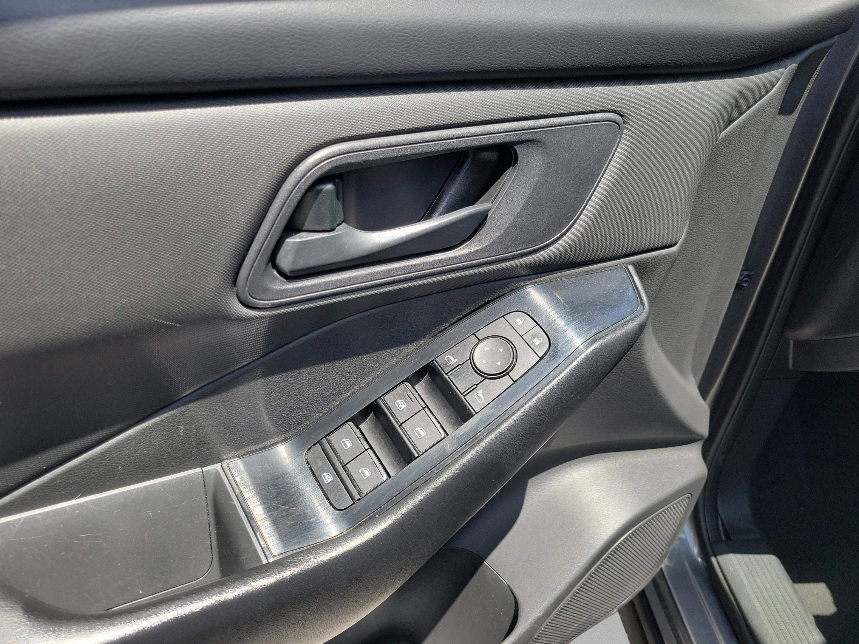 Used 2024 Nissan Rogue S AWD/4WD image 15