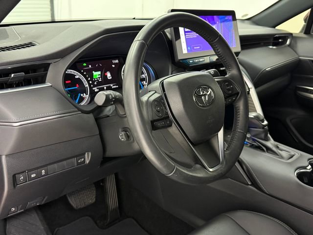 Used 2024 Toyota Venza XLE image 8